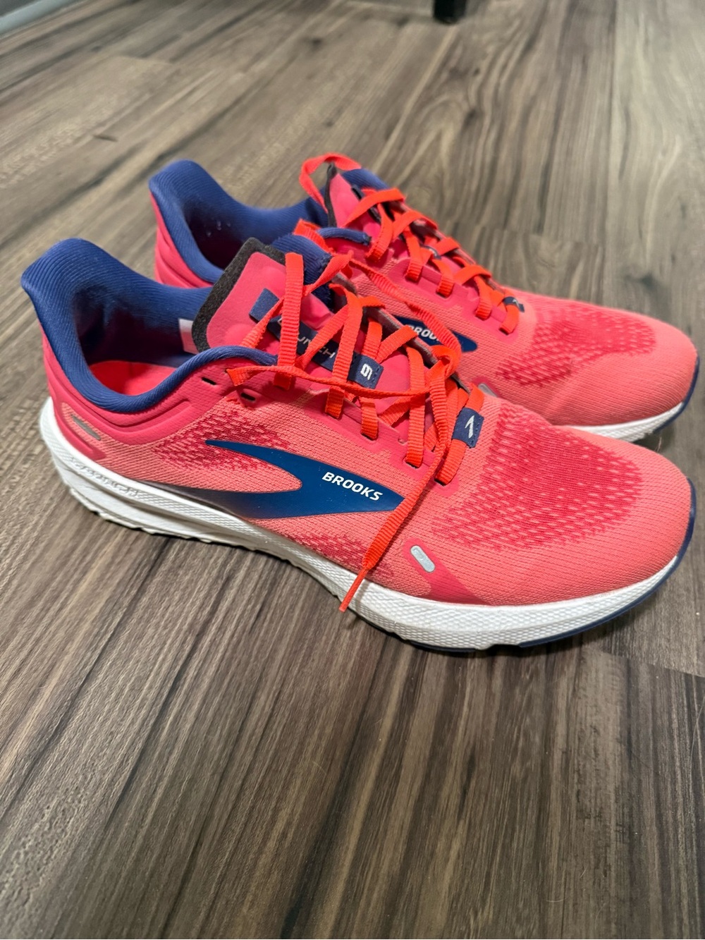 Brooks Women's Running Shoes - Coral Pink with Blue Accents Size 9.5
